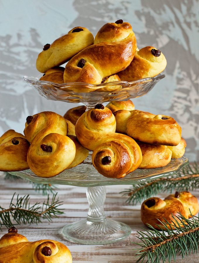 Шведские шафрановые булочки Lussekatter (Астрид Линдгрен. «Эмиль из Лённеберги»)
